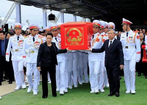 越南国家主席陈大光安葬仪式在其家乡宁平省举行