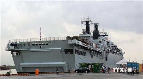 Tàu Hải quân Hoàng gia Anh thăm Việt Nam