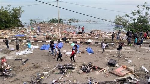 印尼地震海啸灾难中至少有832人死亡