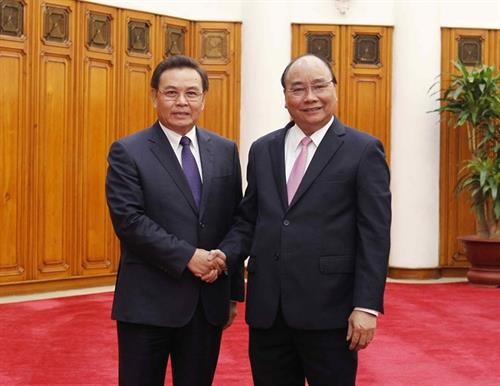 阮春福会见来访的老挝建国阵线中央委员会主席赛宋蓬·丰威汉