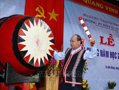 Thủ tướng Nguyễn Xuân Phúc dự khai giảng Trường Dân tộc nội trú huyện Tu Mơ Rông