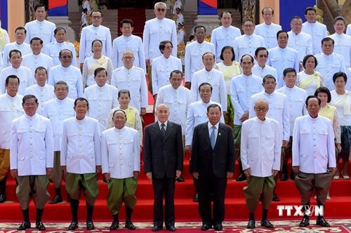 越南领导致电祝贺柬埔寨第六届国会通过新一届国会议员和内阁成员名单