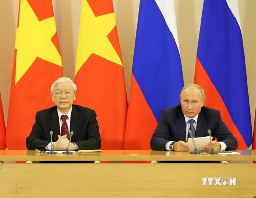 越共中央总书记阮富仲与俄罗斯总统普京共同会见记者