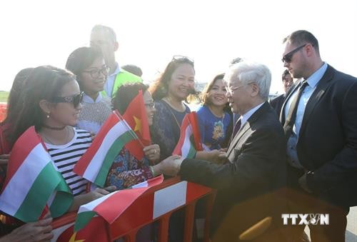 越共中央总书记阮富仲抵达布达佩斯 开始对匈牙利进行正式访问