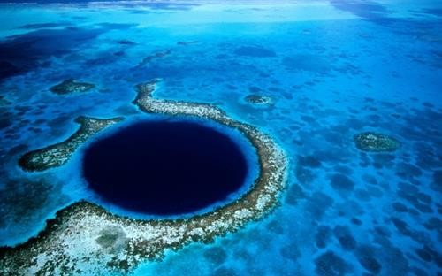 Thám hiểm "hố xanh đại dương Belize"