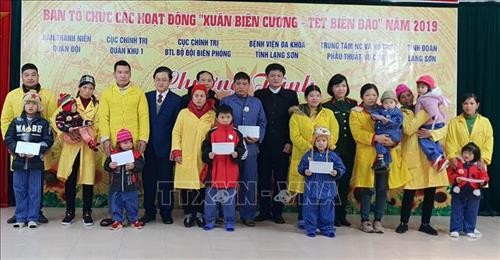 Phẫu thuật miễn phí cho trẻ em và tặng quà Tết người có công tại Lạng Sơn