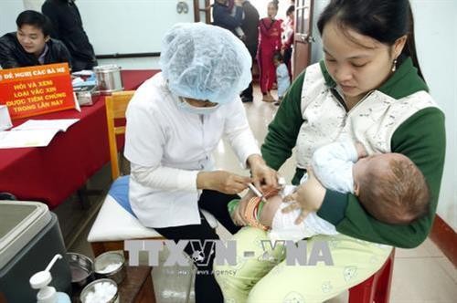  Cần Thơ vận động các phụ huynh đưa trẻ đi tiêm bổ sung vắc xin phòng bệnh sởi - rubella 