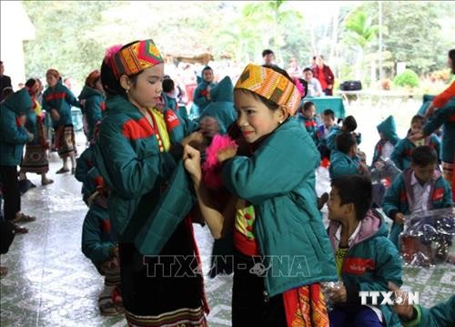 Thông tấn xã Việt Nam tổ chức “Xuân ấm cho em” tại miền núi Nghệ An