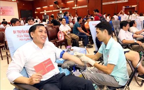 “红色星期日”献血活动在全国各省市举行