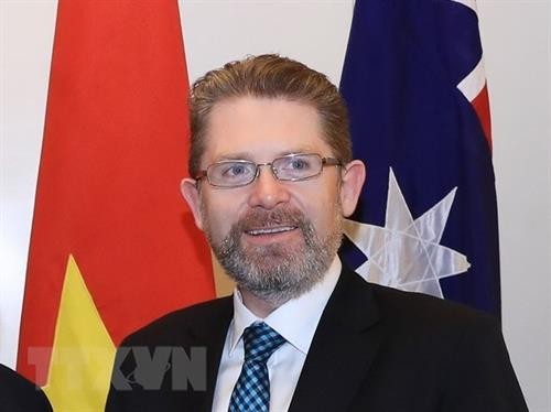 澳大利亚参议院议长开始对越南进行正式访问