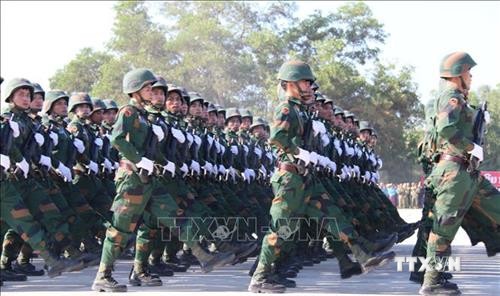 老挝隆重举行人民军建军70周年纪念集会