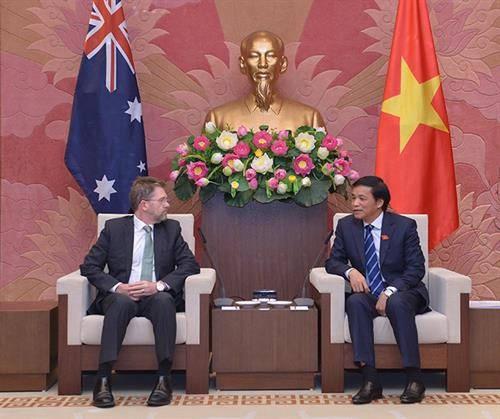 越南国会秘书长阮幸福拜会澳大利亚参议院议长瑞安