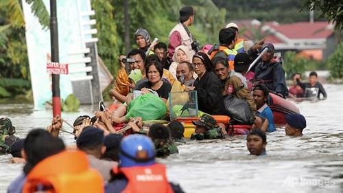 印尼发生的洪涝和山体滑坡灾害造成八人死亡
