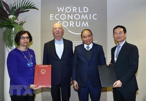 裴青山阮春福成功出席WEF Davos为2019年越南对外工作释放积极信号