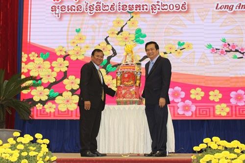 Tăng cường hợp tác giữa Long An và hai tỉnh Svay Rieng, Prey Veng (Campuchia)
