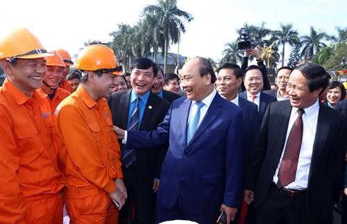 越南政府总理阮春福向海防市劳动者送上新春祝福与慰问