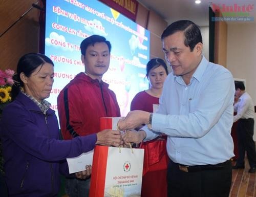 Quảng Nam chăm lo Tết cho người nghèo và nạn nhân chất độc da cam