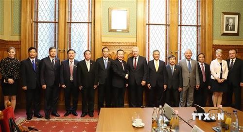 越南国会副主席冯国显对匈牙利进行工作访问