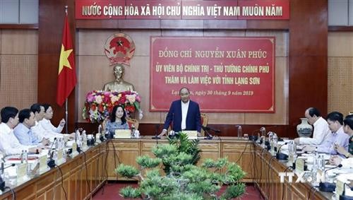 越南政府总理阮春福同谅山省主要领导举行工作座谈会