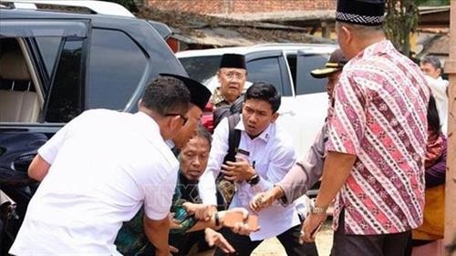 印尼安全部长遇刺受伤 持刀男子与IS有关
