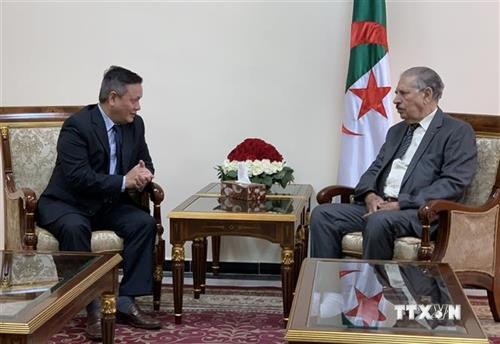 阿尔及利亚民族院议长希望加强同越南的合作关系