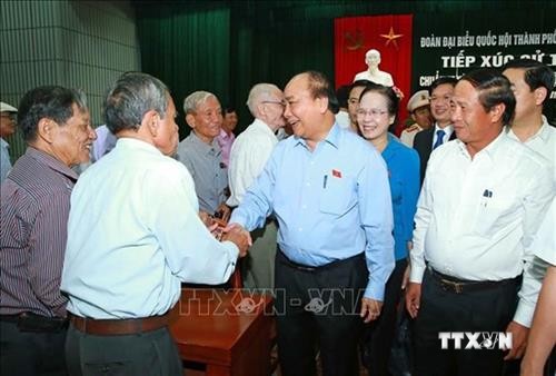 越南政府总理阮春福会见海防市水原县选民