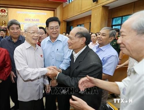 越共中央总书记、国家主席阮富仲会见河内市选民