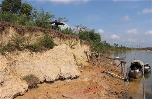 Quảng Trị cần 990 tỷ đồng khắc phục sạt lở bờ sông, bờ biển