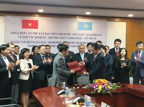 越南与哈萨克斯坦加强在多个领域的合作