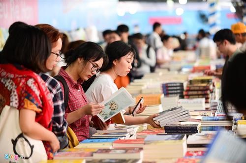 举办河内图书节有助于促进阅读文化发展
