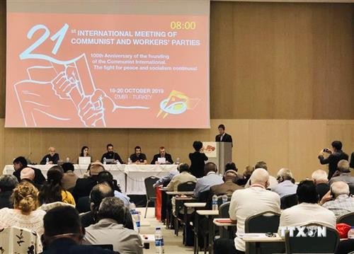 越南共产党代表团出席第21次共产党和工人党国际会议