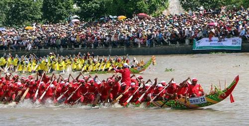 九龙江三角洲地区拜月节暨赛龙舟节：发挥高棉族同胞的传统文化价值