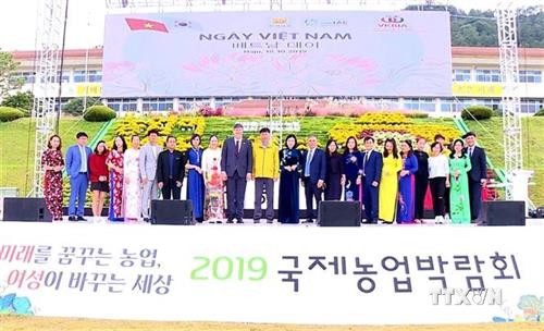 越南企业参加在韩国举行的2019年国际农业展览会