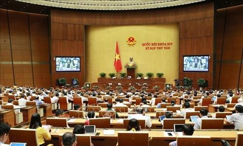 越南第十四届国会第八次会议：对干部、公务员与职员队伍建立和管理主张进行法制化