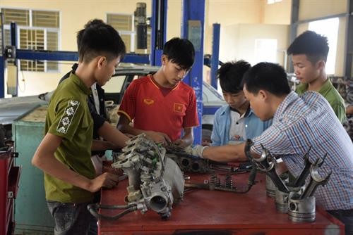 Một trường nghề ở Hưng Yên đào tạo nghề miễn phí cho học sinh nông thôn và dân tộc thiểu số có hoàn cảnh khó khăn
