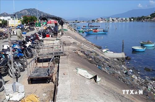 Báo động tình trạng rác thải tràn lan ở các bãi biển Ninh Thuận