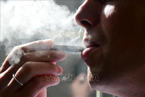 Báo cáo đầu tiên về chứng bệnh phổi bí hiểm liên quan thuốc lá điện tử tại Mỹ