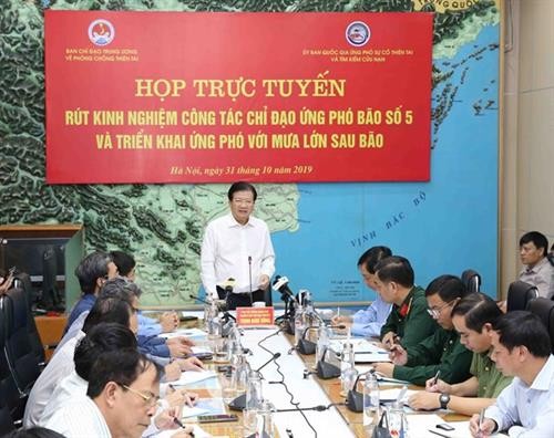  越南政府副总理郑廷勇：密切跟踪天气变化和5号台风动态
