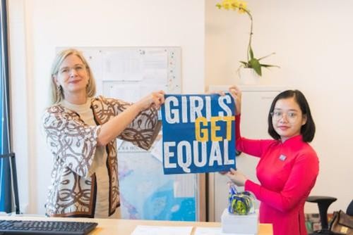 瑞典驻越南大使馆向越南女童赋予领导权