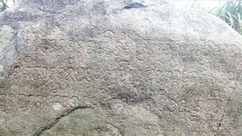 Công bố bản dịch ký tự chữ Champa cổ trên bia đá tại huyện Đắk Pơ