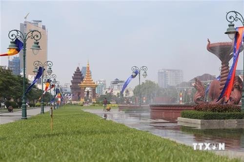2019年柬埔寨送水节吸引400万游客参加