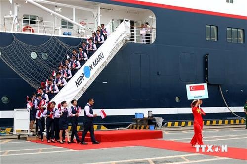 东南亚与日本青年船抵达越南