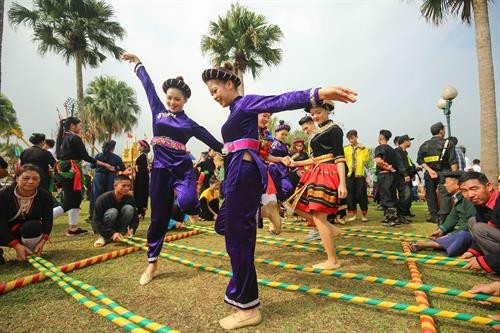 “各民族大团结—越南文化遗产”周有助于弘扬全民族大团结传统
