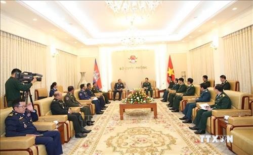 越南人民军总参谋长会见柬埔寨皇家武装部队总司令