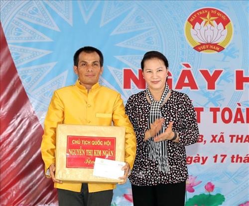 Chủ tịch Quốc hội Nguyễn Thị Kim Ngân dự Ngày hội Đại đoàn kết toàn dân tộc tại ấp Sóc Chà B, tỉnh Trà Vinh