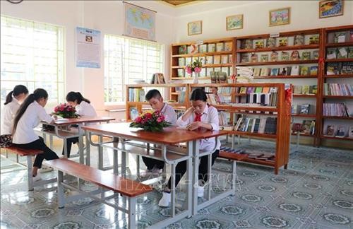 Trao tặng Thư viện xanh và Tủ sách Đinh Hữu Dư cho học sinh vùng khó khăn ở Nghệ An