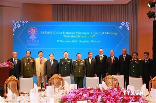 东盟与伙伴国加强防务合作