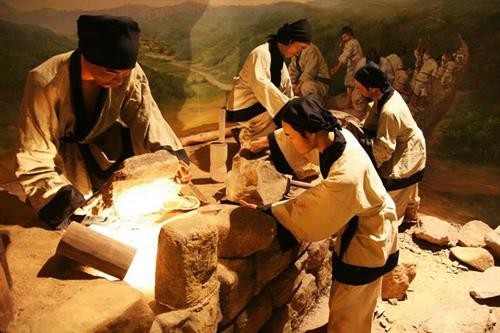 Các nhà khảo cổ học Trung Quốc, Nhật Bản khôi phục lại kĩ thuật luyện sắt đã có cách đây 2000 năm