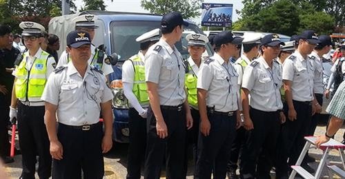 韩国警察逮捕杀害越南配偶的嫌犯