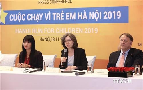 加拿大驻越南大使黛博拉·保罗参加2019年“关爱儿童慈善义跑”